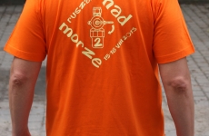 koszulka-heavy-pomaranczowa-z-kremowym-nadrukiem tyl