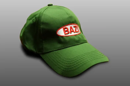 Czapka firmy Bazi