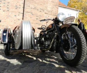 Nasza Warszawa na wystawie pojazdów zabytkowych