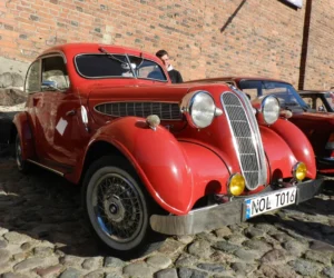 Nasza Warszawa na wystawie pojazdów zabytkowych