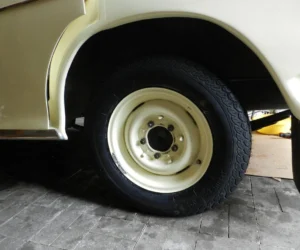 nowe opony bardziej przypominajace oryginalne